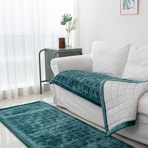 Đệm sofa màu xanh ngọc lục bảo dành cho 2 người