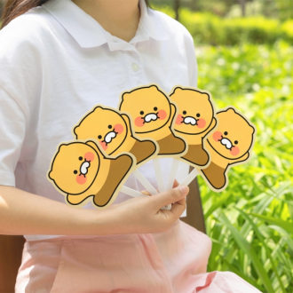 Kakao Friends Chunsik mở quạt gấp để sử dụng di động vào mùa hè