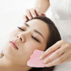 Máy mát xa mặt thạch anh hồng tim Gua Sha