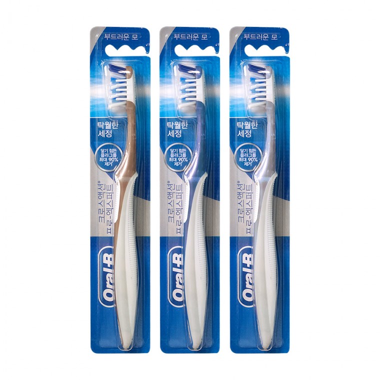 Bàn chải đánh răng Oral-B Cross Action Pro Expert (Màu sắc ngẫu nhiên)