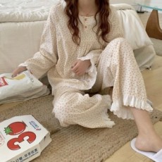 Bộ pyjama hoa diềm mùa xuân thú vị