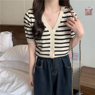 Áo cardigan dáng ngắn cổ chữ V sọc slim fit BI-A500020