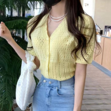 Áo Crop Top Nữ Đáng Yêu Áo Thun Cổ Chữ V Crop Tee Ngắn Tay Áo Phông Màu Be Vàng Hồng Tee