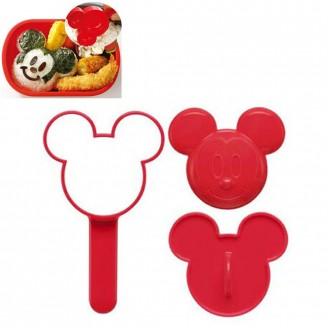 Nhân vật vận động viên trượt băng cầm khuôn cơm nắm (Mickey Mouse)