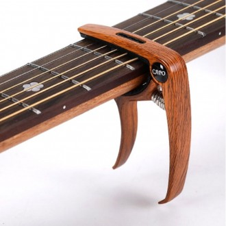 Capo đàn guitar gỗ dạng kẹp